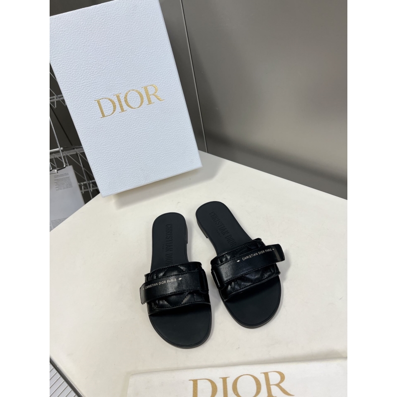 ch**an D*or slippers